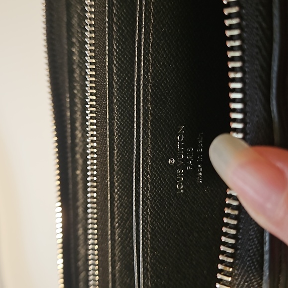 Louis Vuitton black epi zippy organizer wallet - Picture 8 of 12